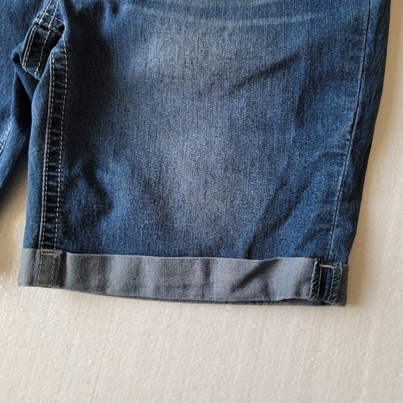 ND Weekend Shorts Womens 10 Mid Rise Cuffed Blue Denim Dark Wash Comfort Ladies - Picture 2 of 10